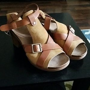dansko heel sandals