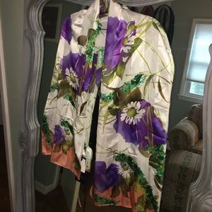 100% Silk BEAUTIFUL Light weight flowered scarf
