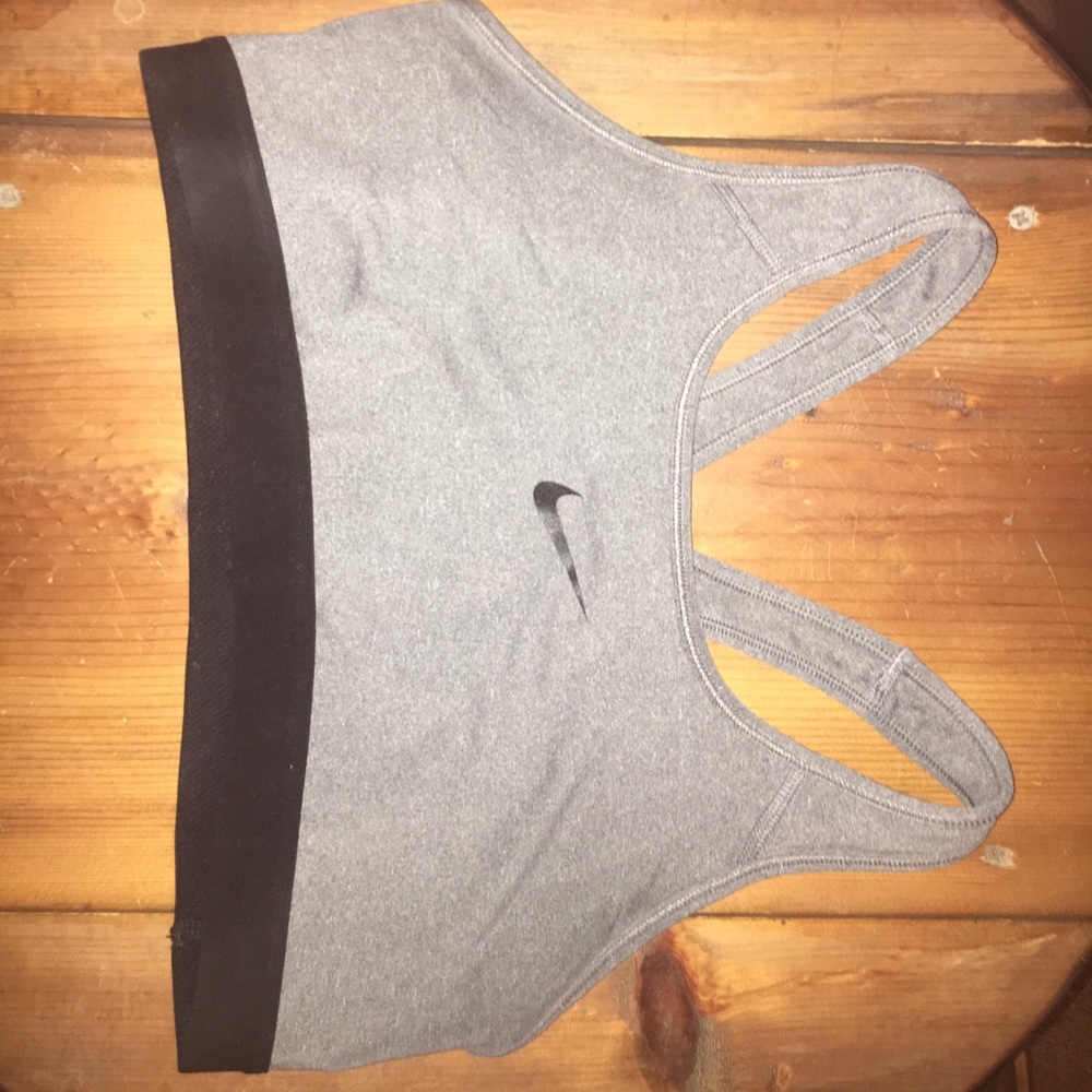 NWOT Nike sports bra