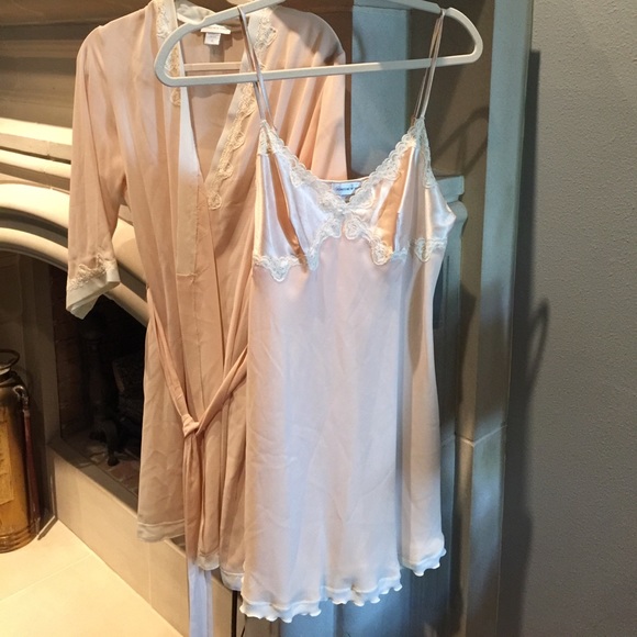 Jones New York Other - Jones New York robe and nightgown set