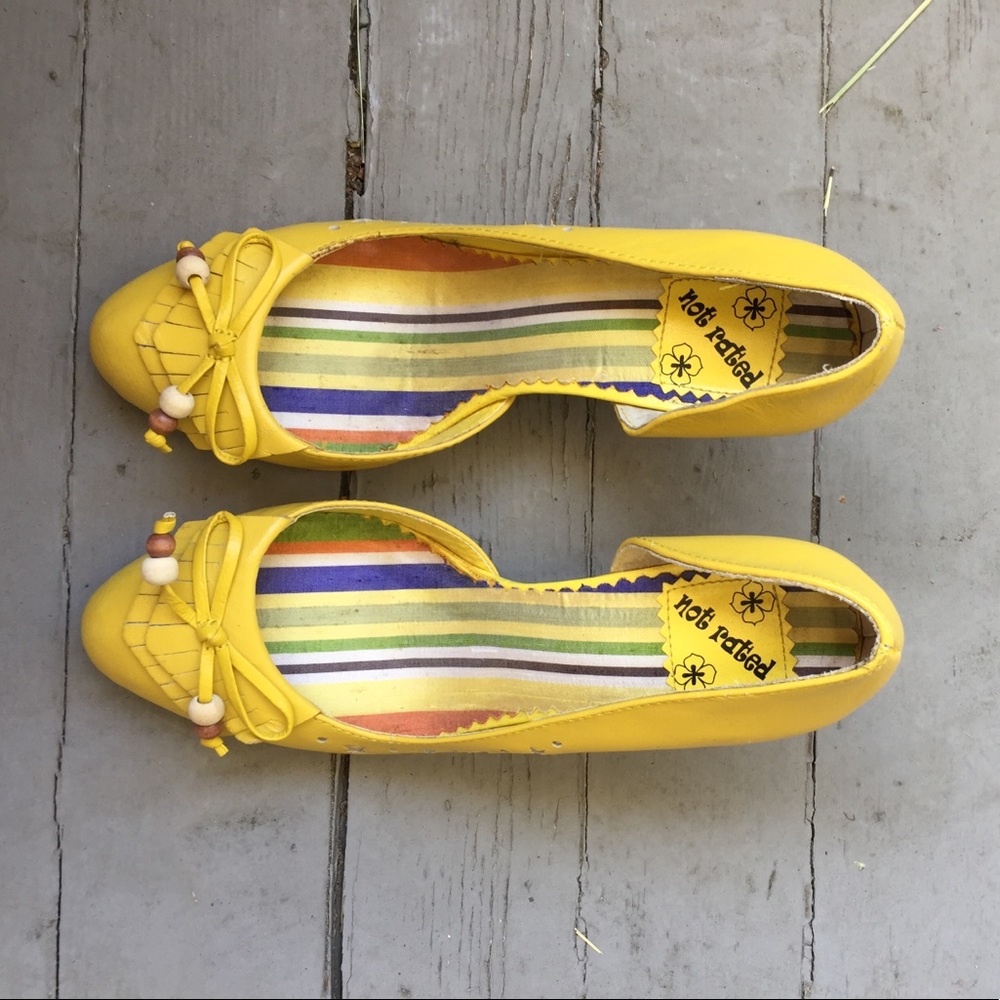 Bright yellow "Mod Cloth" pumps