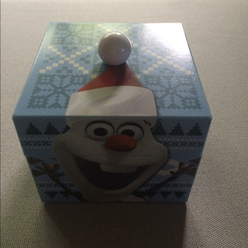 Frozen Olaf musical  box w/3 pairs of earrings