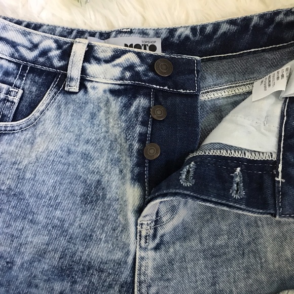 Topshop Acid Wash Denim Cutoff Shorts - Picture 2 of 4