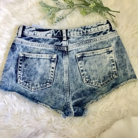 Topshop Acid Wash Denim Cutoff Shorts - Picture 4 of 4