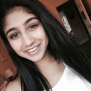 Meet your Posher, Esha