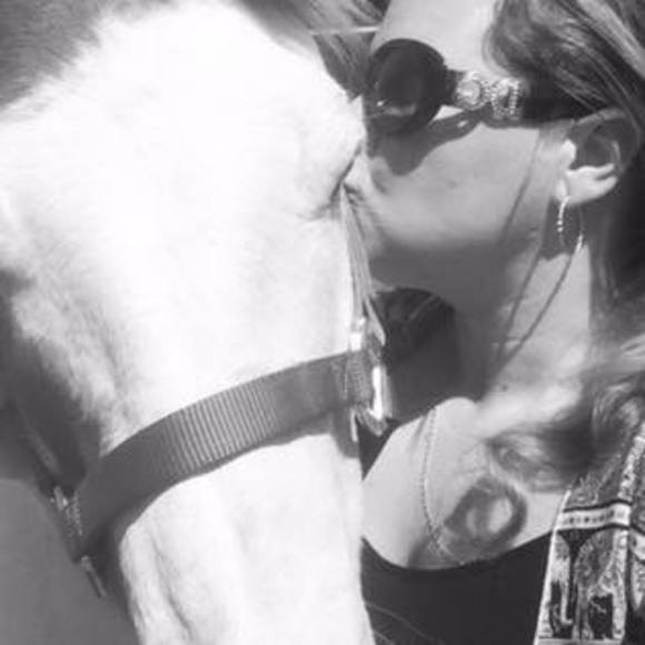 Meet your Posher, Tabitha - Picture 1 of 1