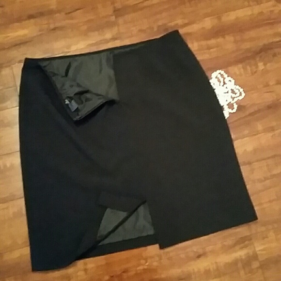 Black Tahari skirt - Picture 3 of 5