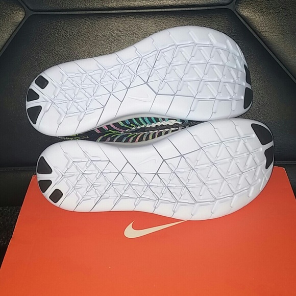 NWT Nike Free RN Flyknit Black Rainbow Shoe - Picture 6 of 8