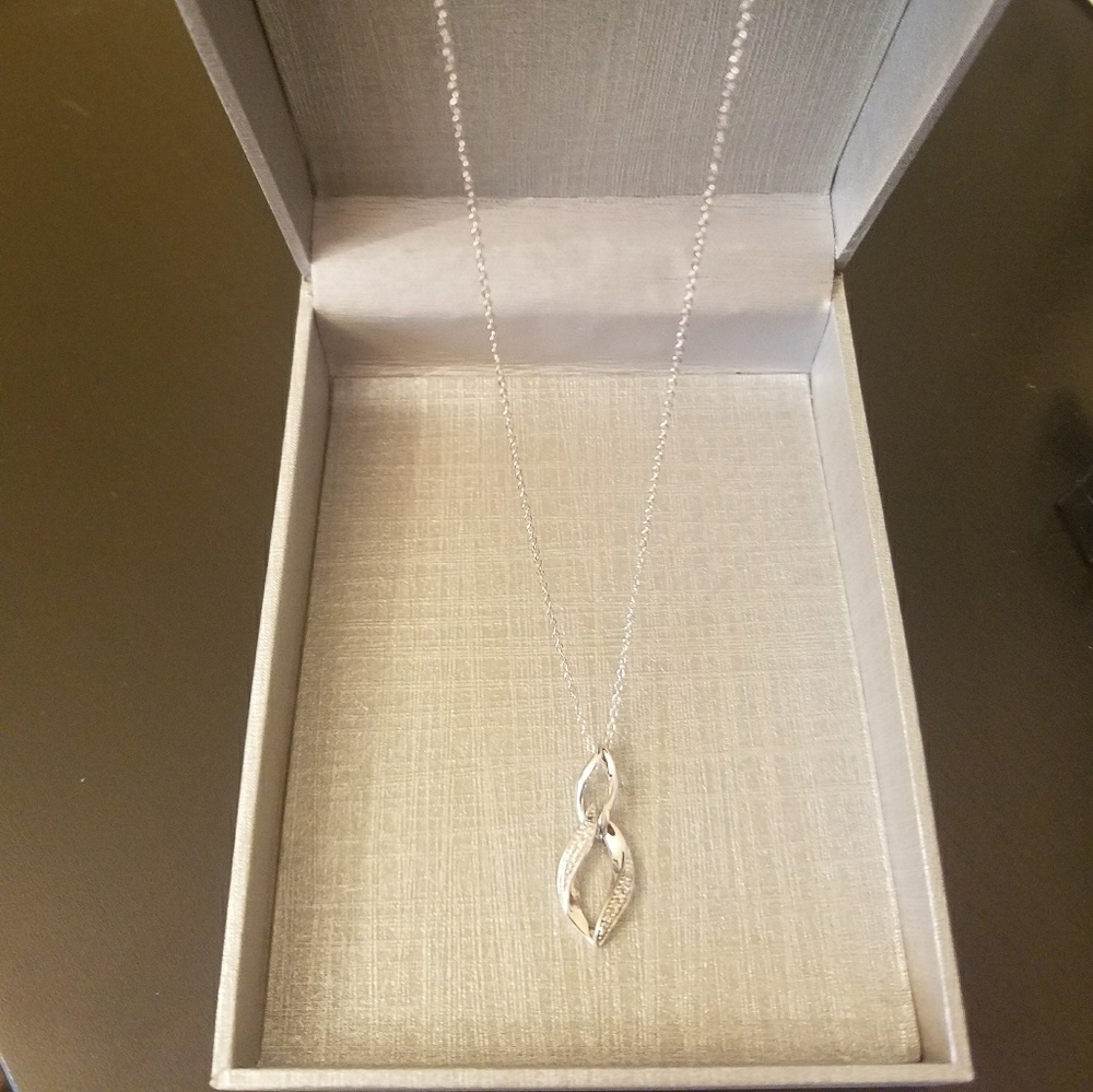 Zales SS necklace with Diamonds- 9 inch chain