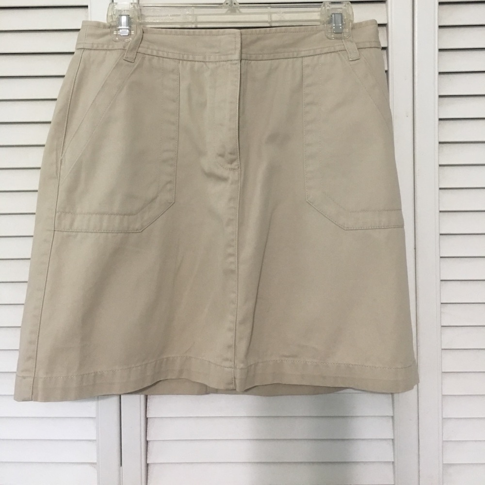 Khaki colored skirt side pockets front zipper