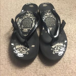 Juicy couture flip flops