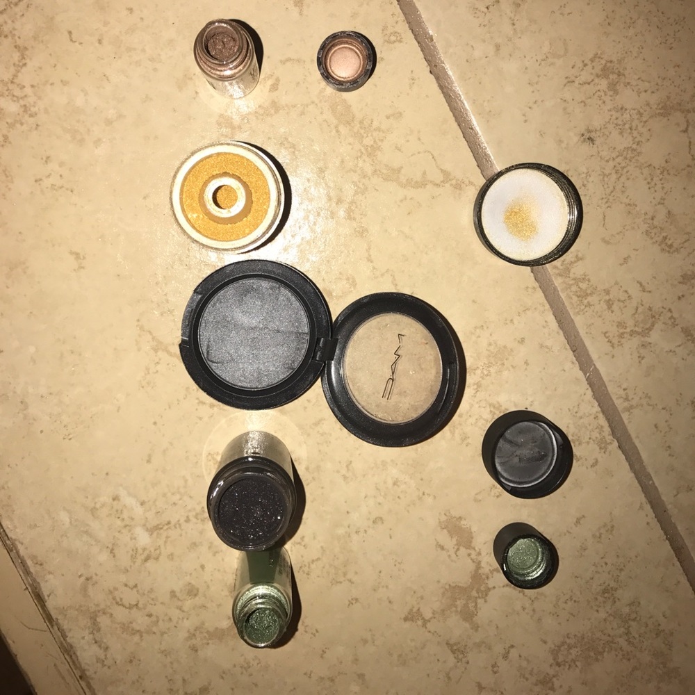 MAC Pigment Lot (4) and one Deluxe Shadow