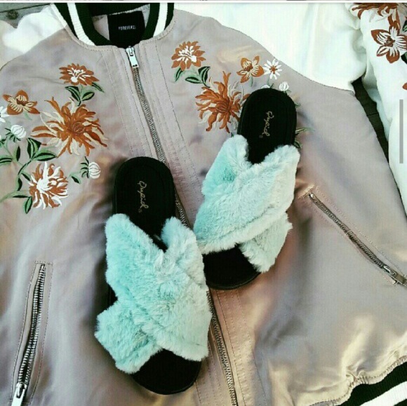 ❌SOLD ON EBAY❌Blue Fur Slides - Picture 3 of 4