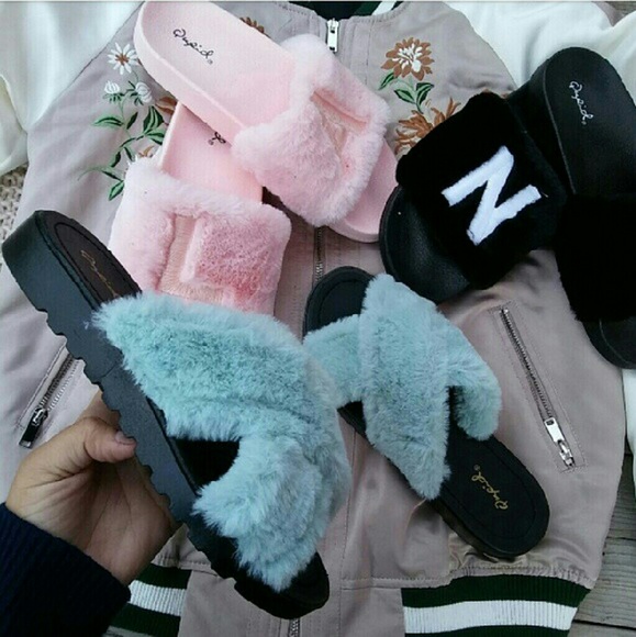 ❌SOLD ON EBAY❌Blue Fur Slides - Picture 4 of 4