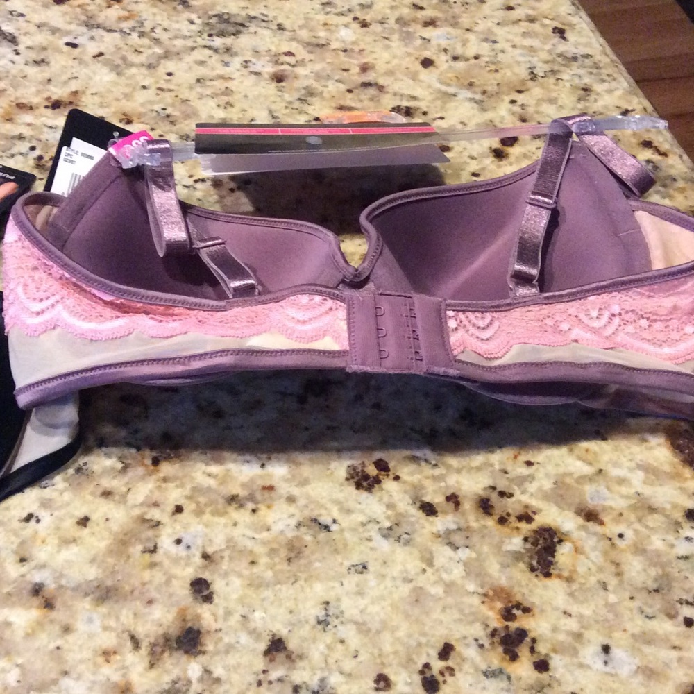 Maidenform Push-Up Bra. Set of 2 - Picture 3 of 4