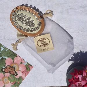 L'Occitane Bath 🛀 Massager- with Wood Handle