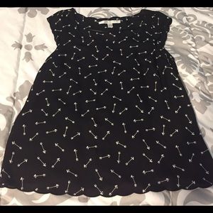 LC Lauren Conrad Black Arrow Print Top. EUC.