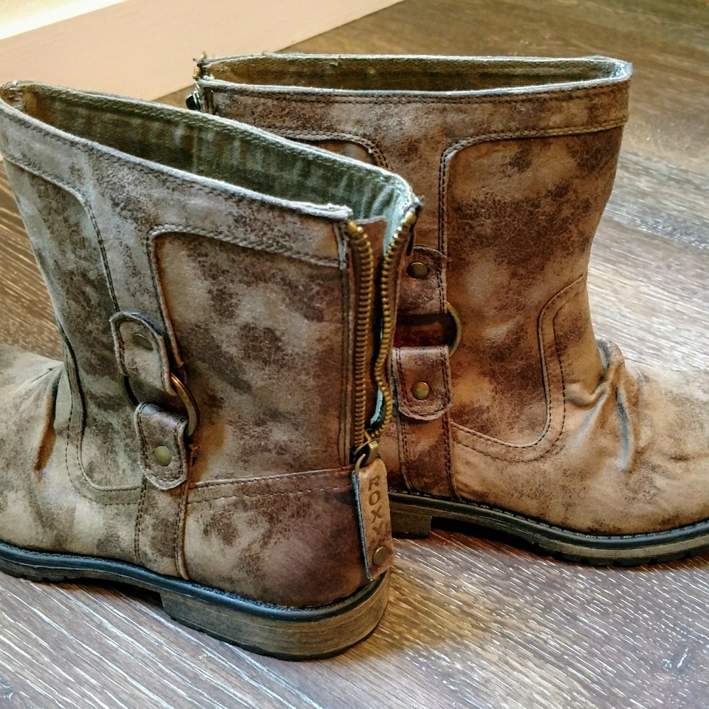 *SOLD* Roxy distressed ankle boots