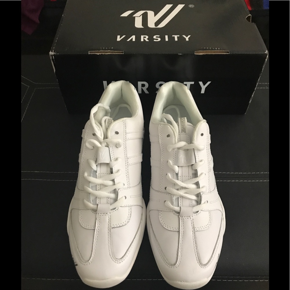 Cheerleading shoes