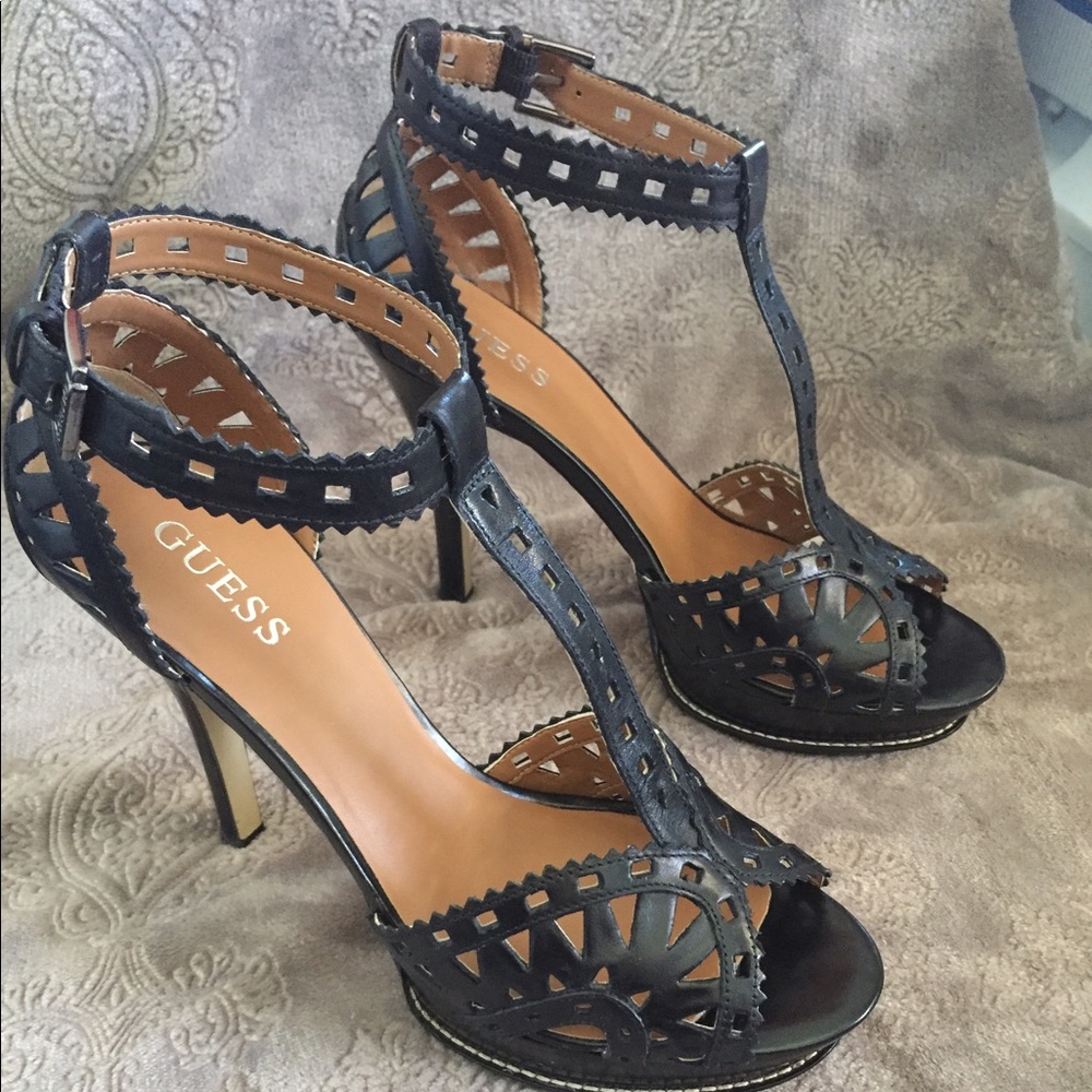 GUESS Black Leather T-Strap heel / sandal size 8M