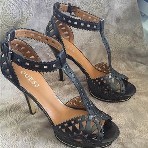 GUESS Black Leather T-Strap heel / sandal size 8M