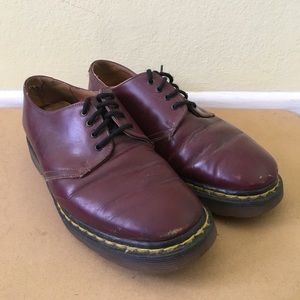 VINTAGE. Cherry red blood oxford Dr. Martens.