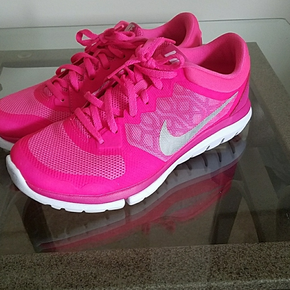 Women's Nike shoe