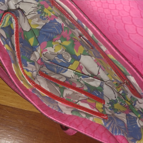 Guess purse - Picture 3 of 3