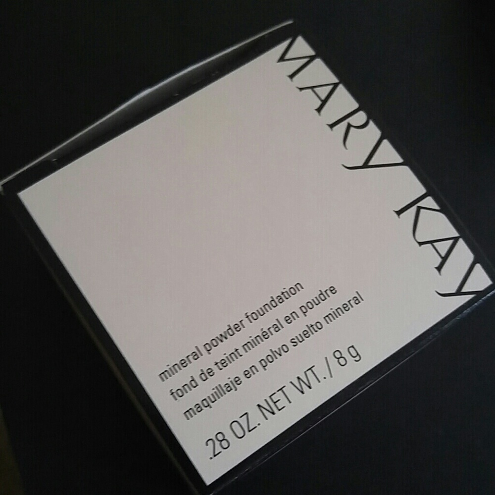SOLDMary Kay Mineral Powder Foundation