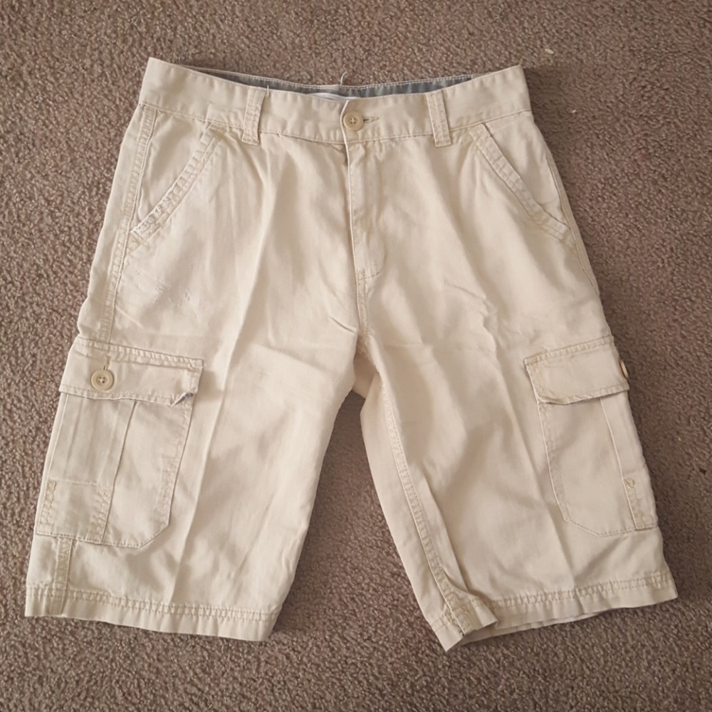 Levis Khaki Shorts. Boys 16R (28")