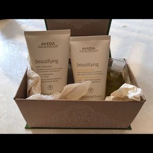 Aveda beautifying set