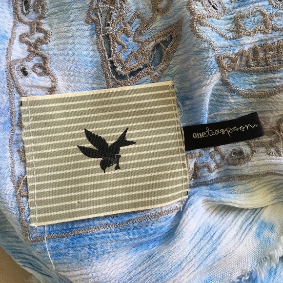 One Teaspoon scarf wrap - Picture 3 of 4