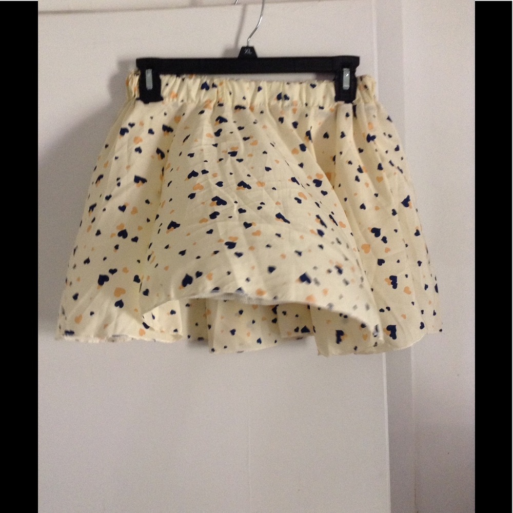 Yellowish short skirt
