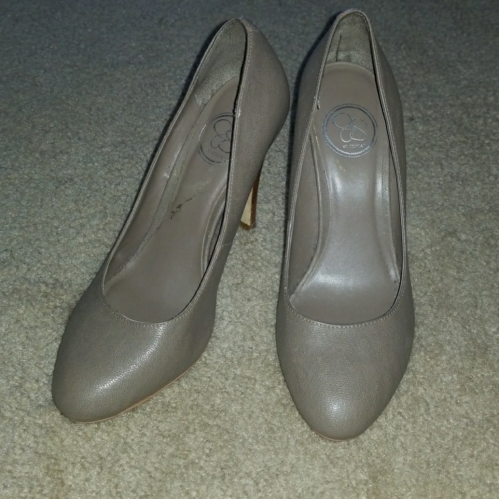 Jessica Simpson Round Toe Heels