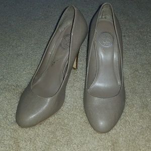 Jessica Simpson Round Toe Heels