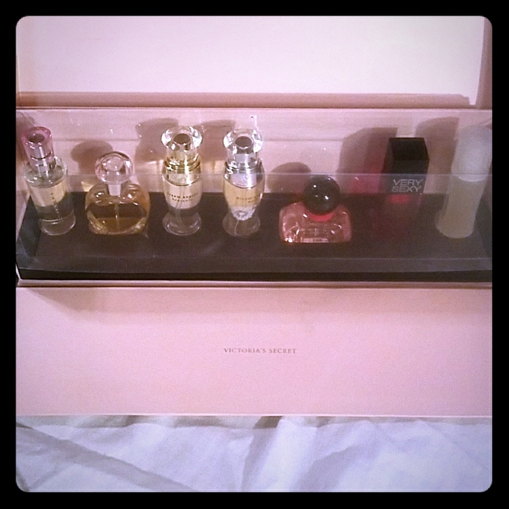 BNWT Victoria's Secret 7 piece perfume gift set