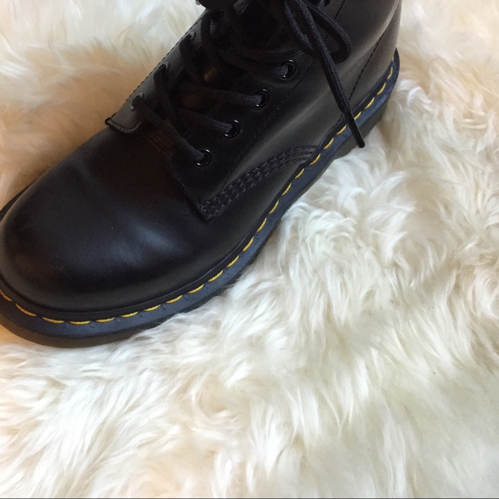 Dr. Martens Women's 1460 Smooth 8-eye Boots