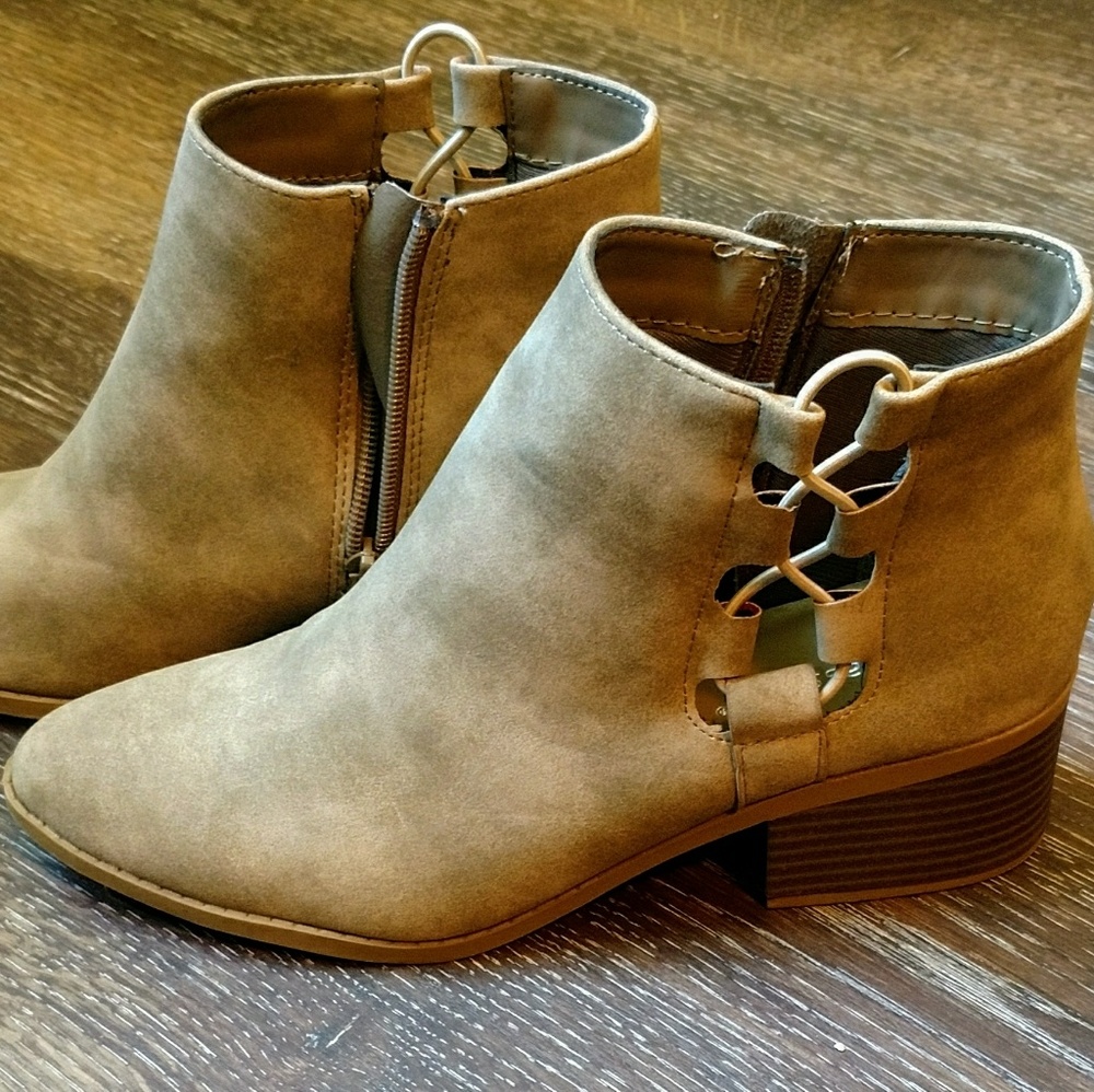 *SOLD* Ankle boots