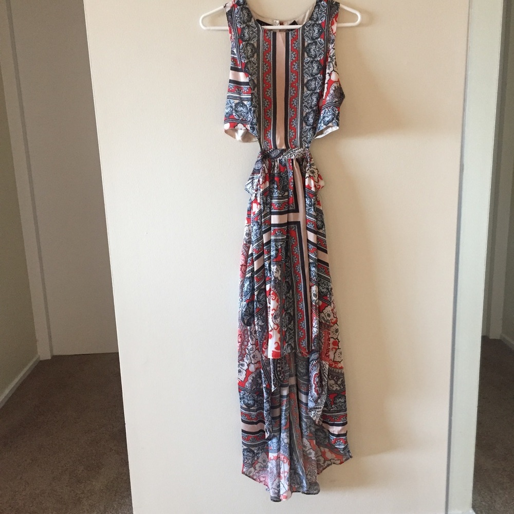 High-Low Dress 😘 - Picture 2 of 3