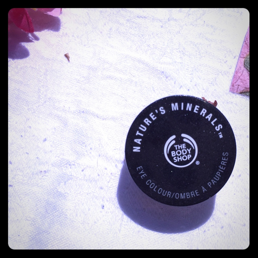 The Body Shop- Nude Gypsum Loose Eye Shadow