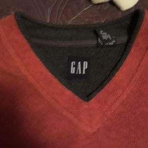 Gap sweater