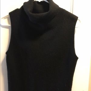 Cashmere black sleeveless top