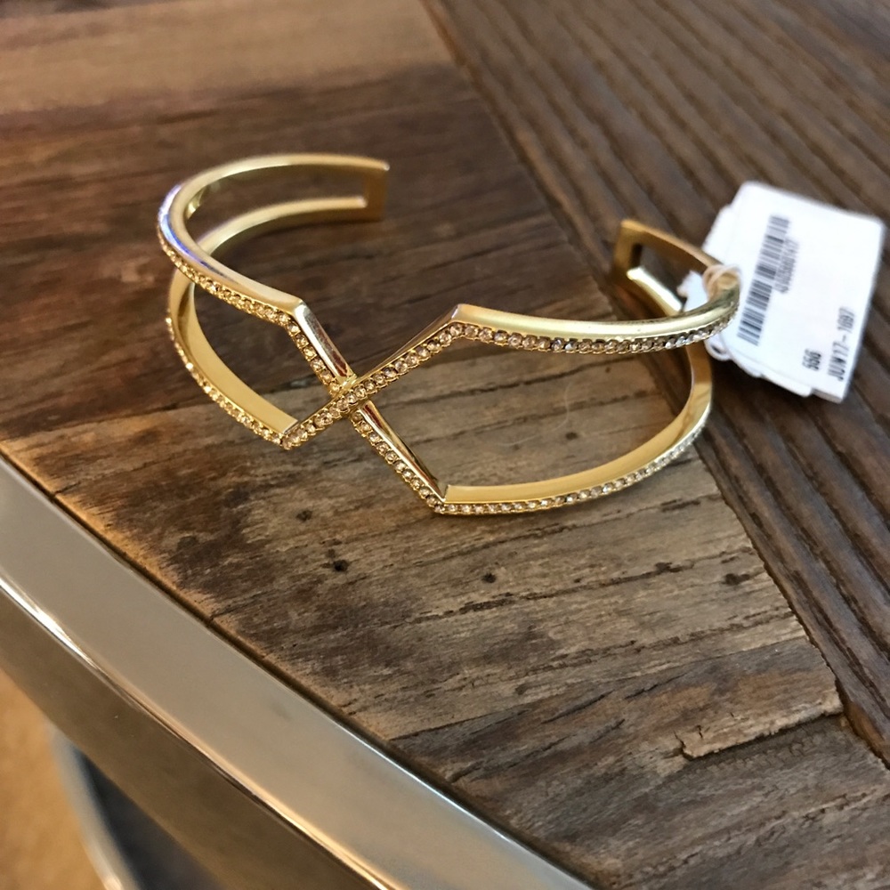 NWT Gorgeous gold cuff bracelet from Baublebar.