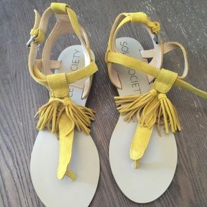 Super cute yellow sandals. Never worn!