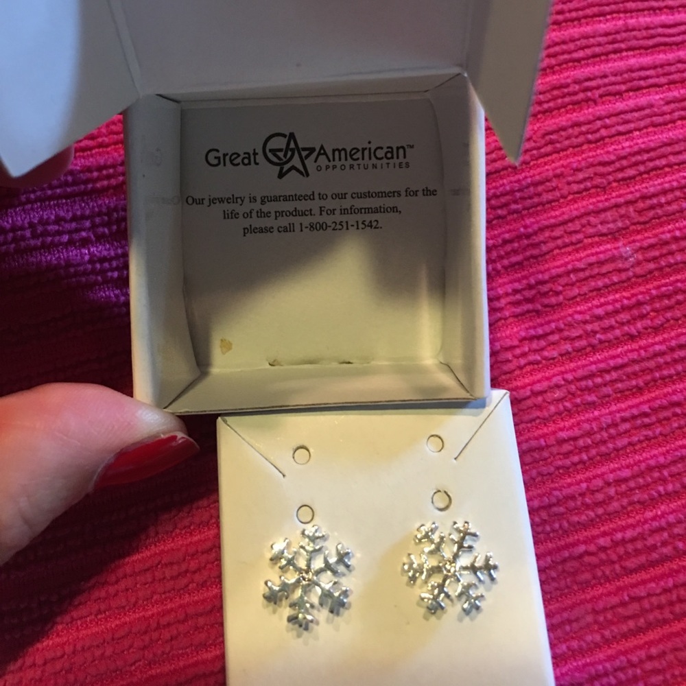 Designs snowflake earrings nib