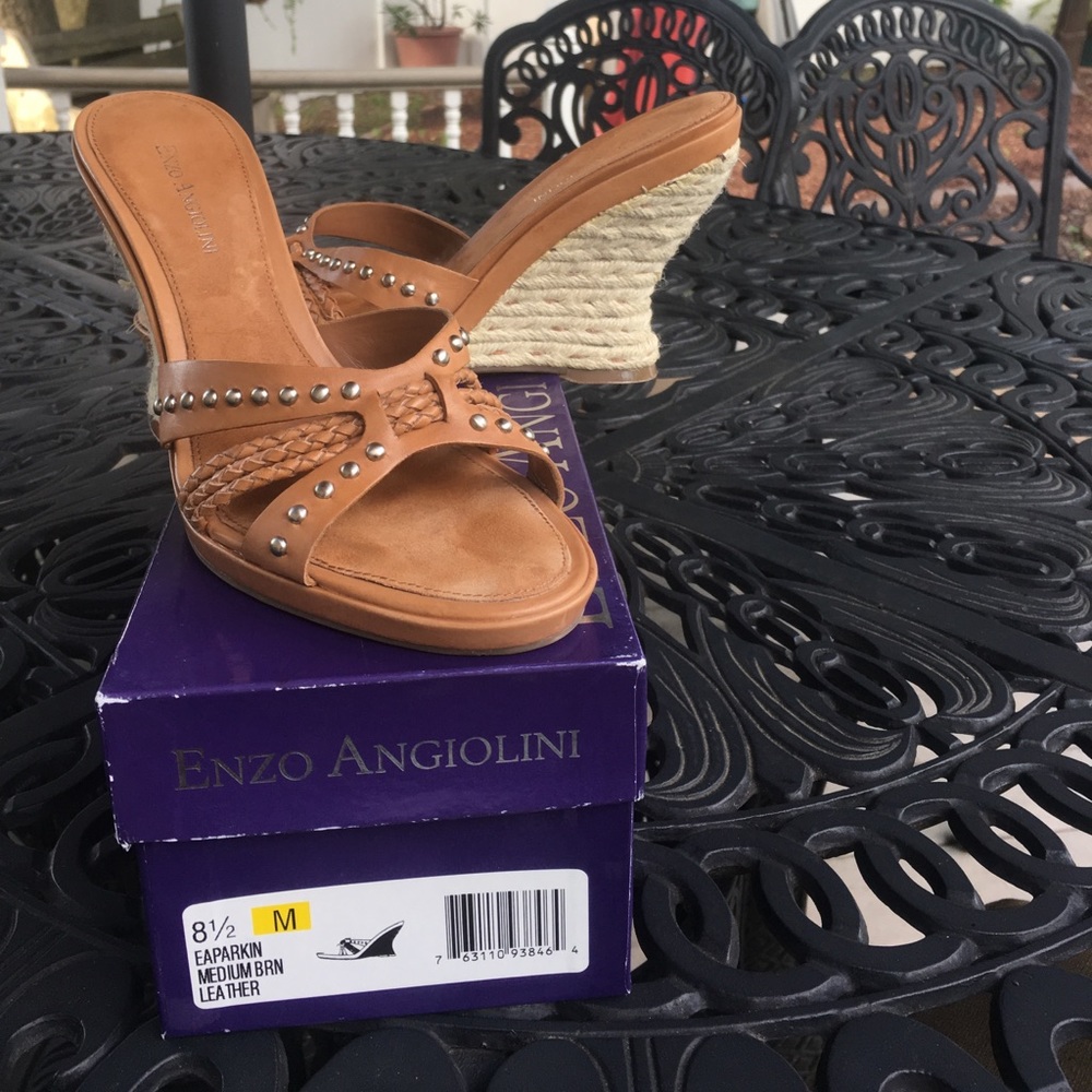 Tan open toed wedge