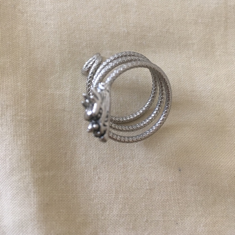 Dragon ring