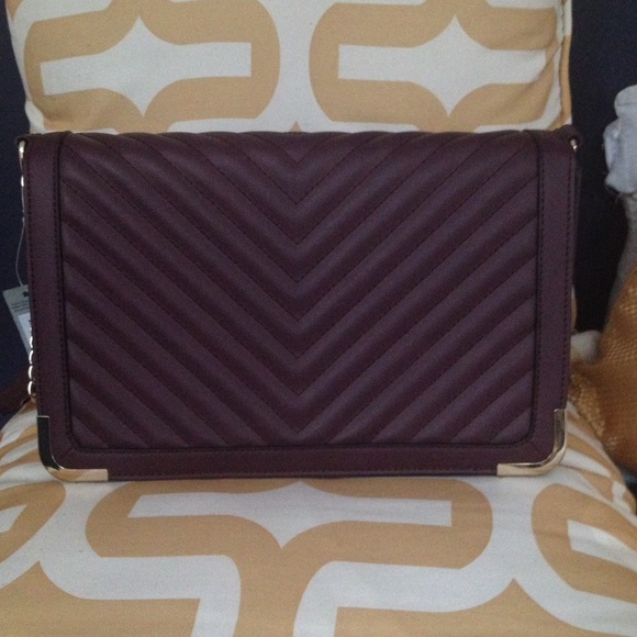 🌼 5 for $25🌼 Plum Bag - Picture 4 of 6