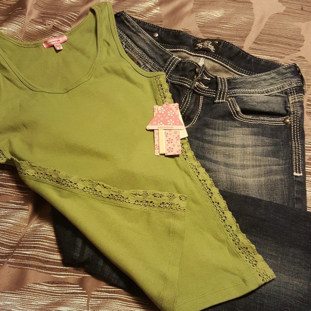 Women's jeans size 2 in EXCELLENT condition!