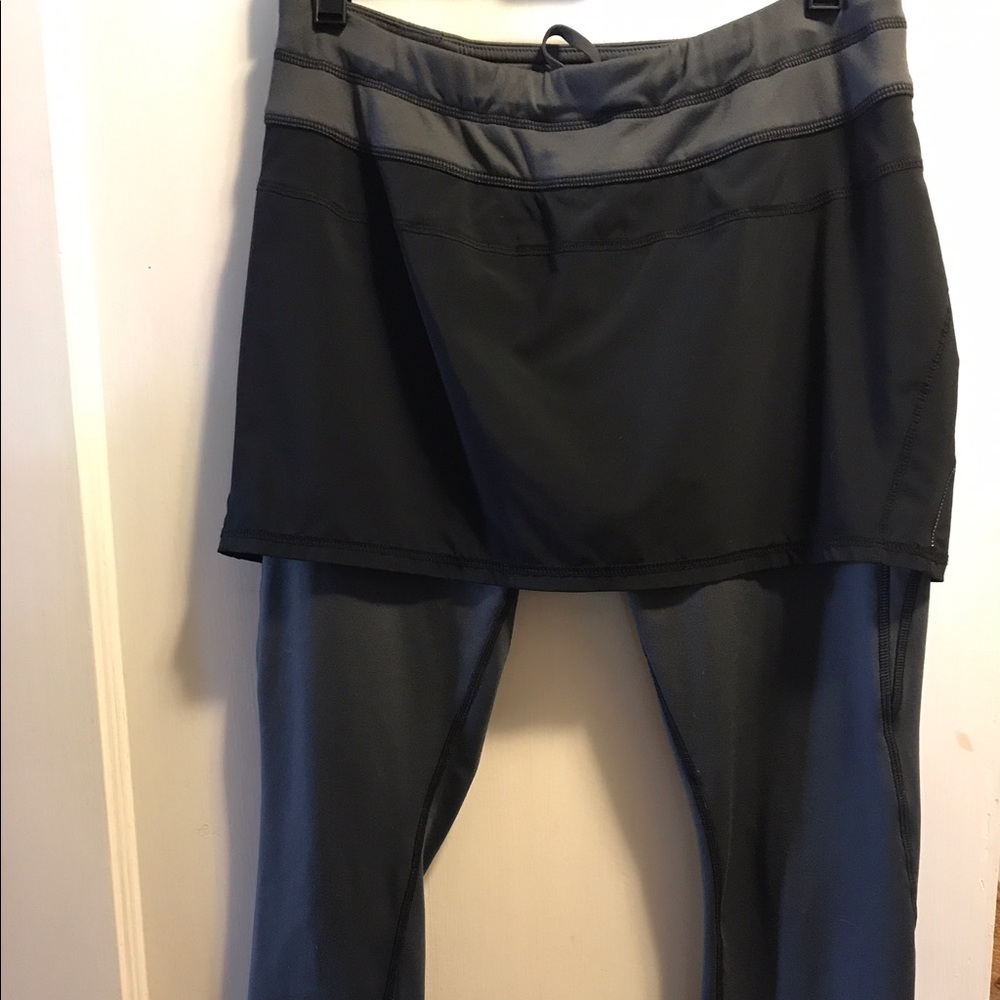 Athlete leggings with skirt attached
